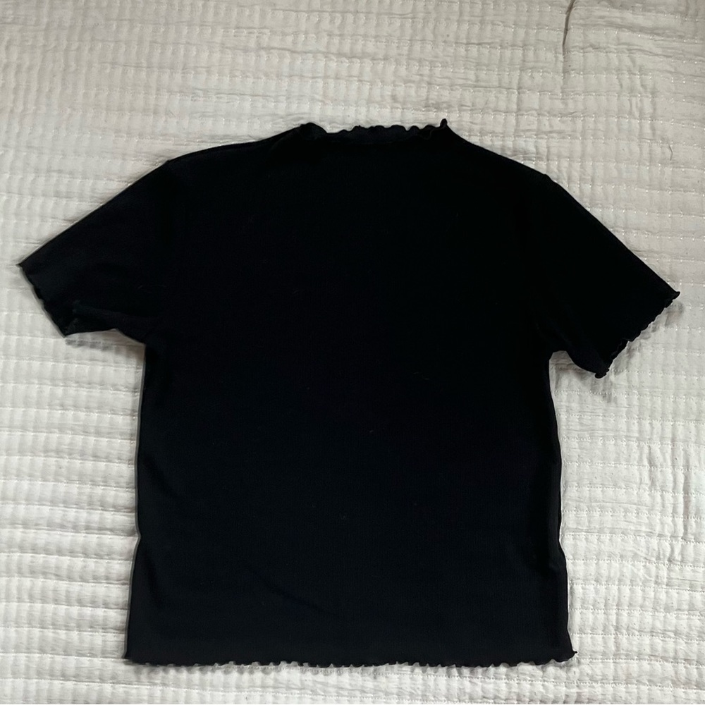 Black tee shirt